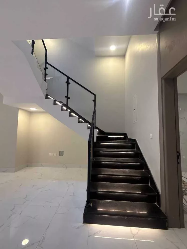 فيلا للبيع في شارع ابو قيس بن الحارث, حي قرطبة, مدينة القطيف, المنطقة الشرقية صورة 2