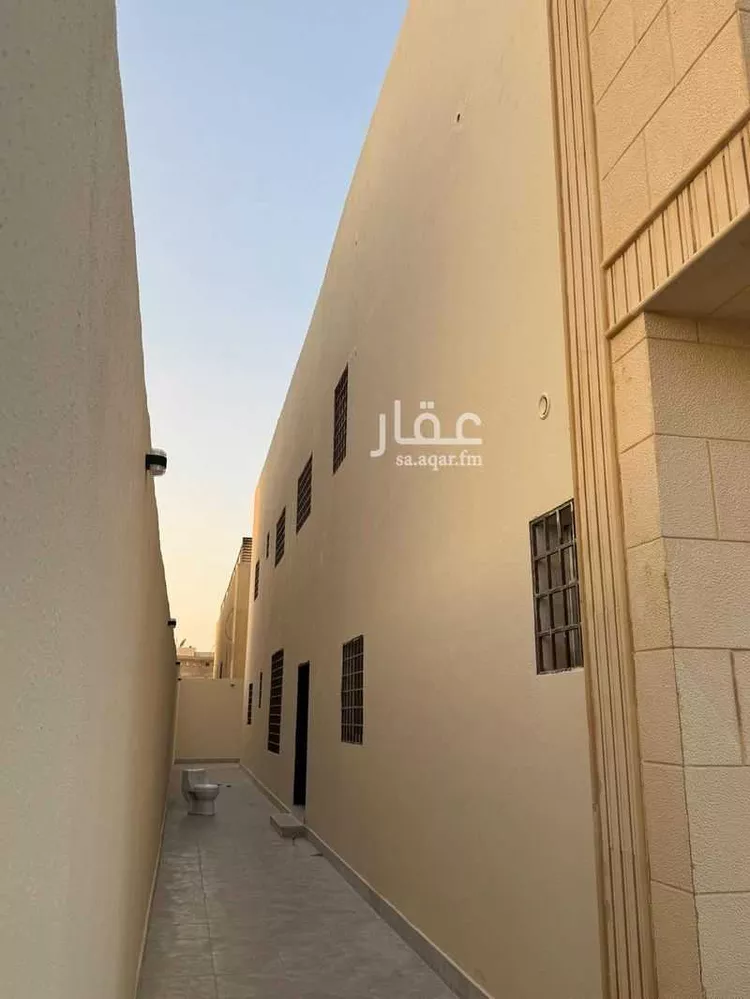 فيلا للبيع في شارع رقم 38, حي العزيزية, مدينة الرياض, منطقة الرياض صورة 2