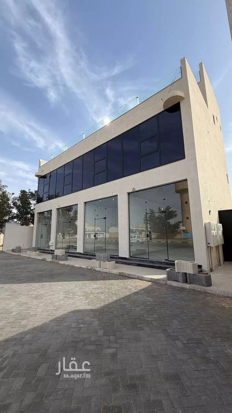 محل للإيجار في شارع الطريق الدائري الداخلي - الضلع الشرقي, حي الملك خالد, مدينة عنيزة, منطقة القصيم صورة 3