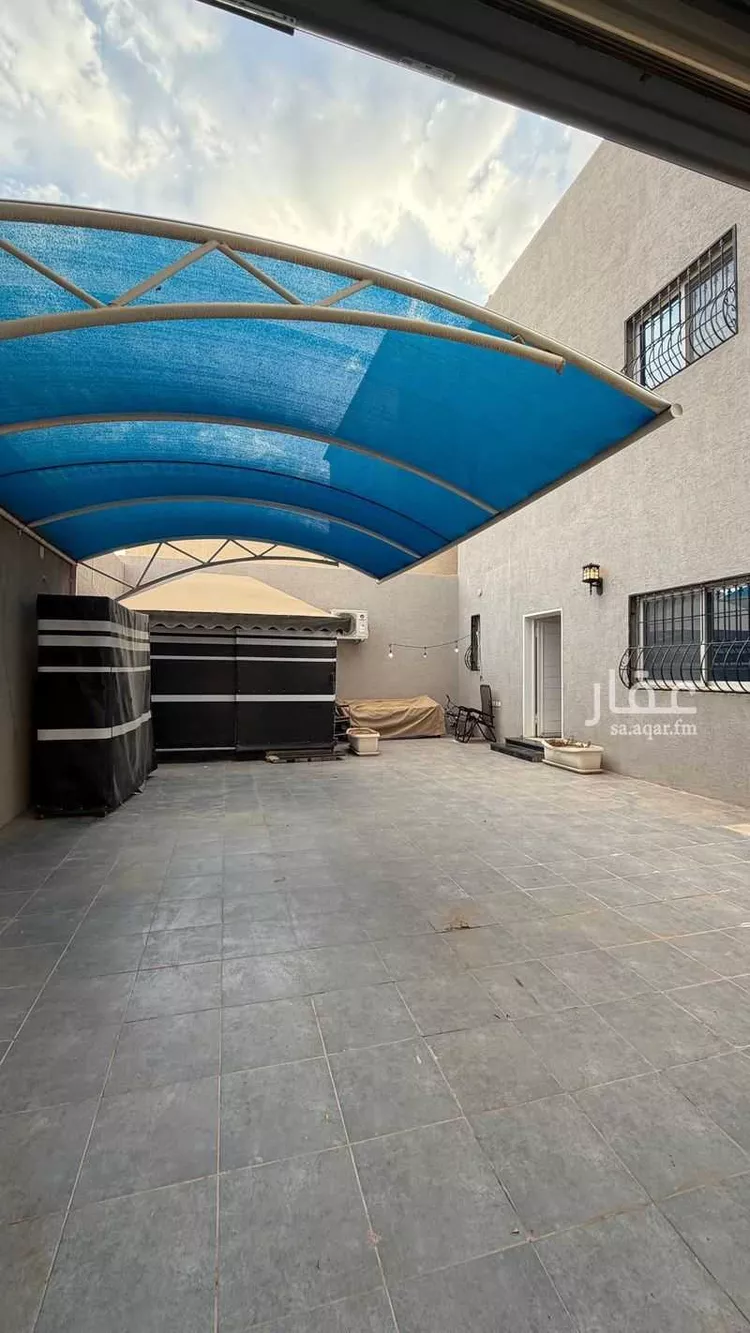 فيلا للإيجار في شارع عبدالله بن العباس, حي الأشرفية, مدينة عنيزة, منطقة القصيم
