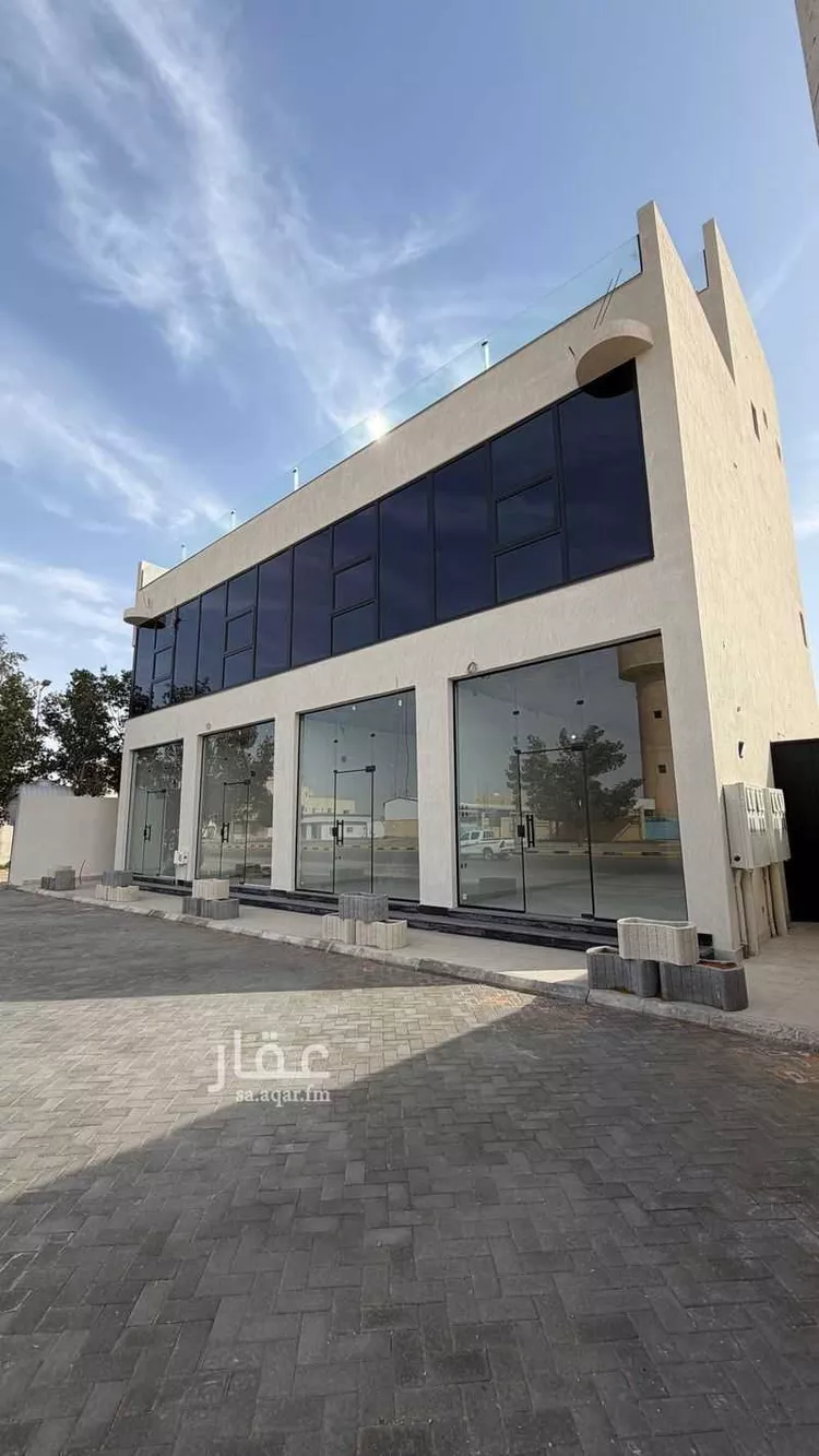 عمارة للإيجار في شارع الطريق الدائري الداخلي - الضلع الشرقي, حي الملك خالد, مدينة عنيزة, منطقة القصيم صورة 3