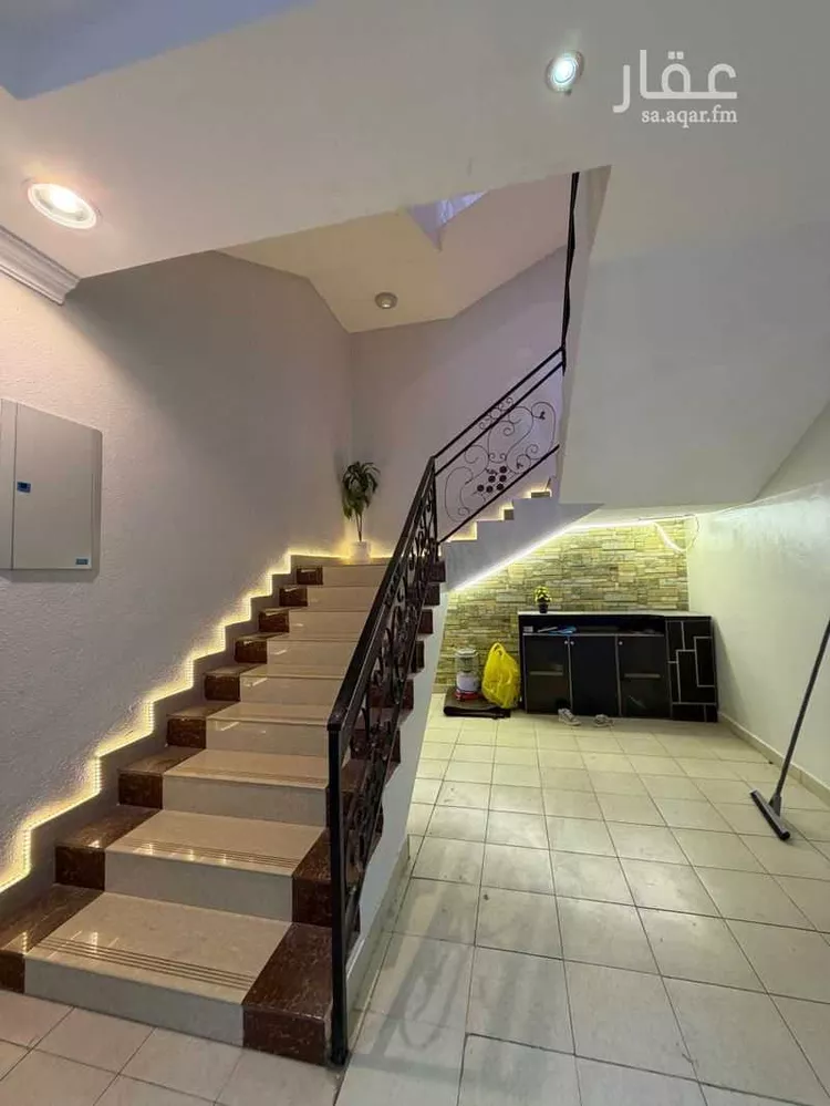 فيلا للإيجار في شارع فرعي, حي الأشرفية, مدينة عنيزة, منطقة القصيم صورة 2