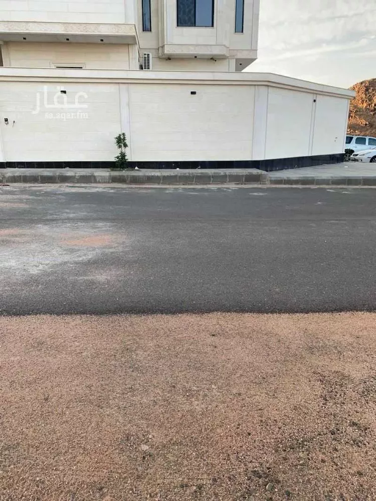 أرض للبيع في شارع احمد بن يزيد الورتنيس, حي كتانة, مدينة المدينة المنورة, منطقة المدينة المنورة