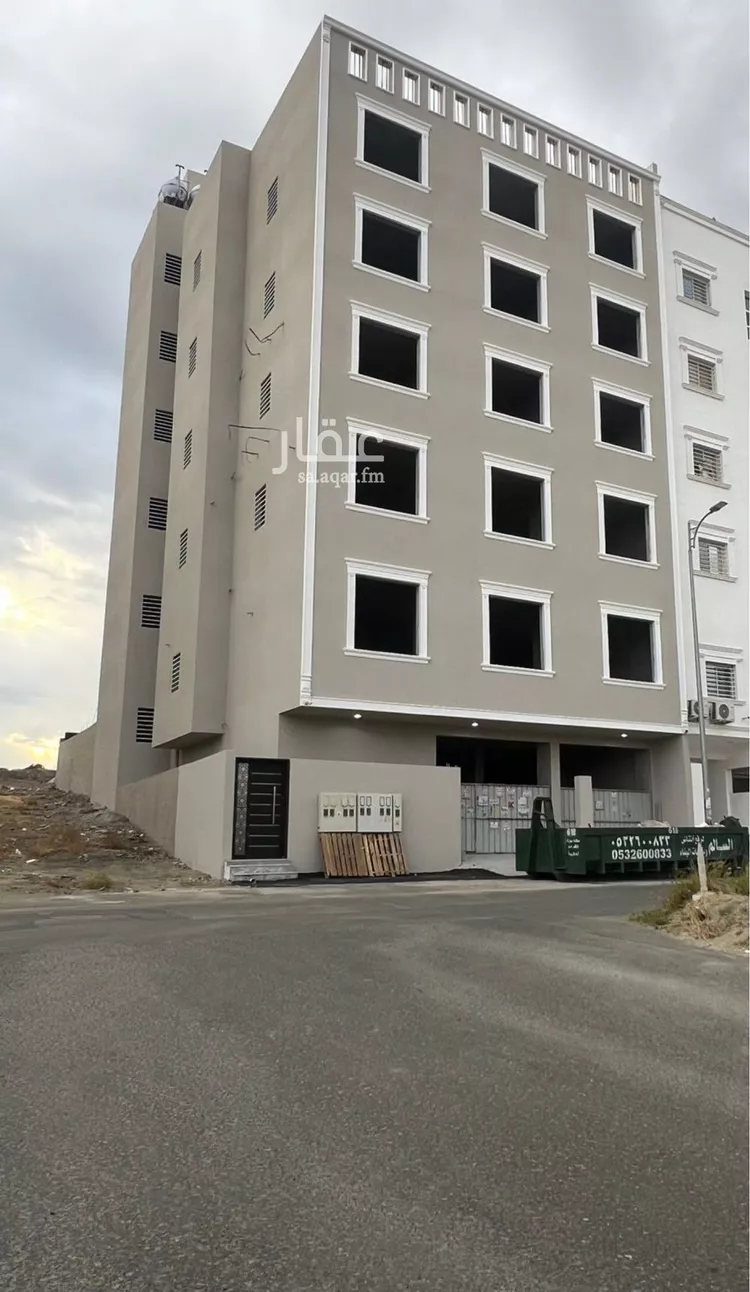 عمارة للبيع في شارع 243 الروابي, حي الروابي, مدينة أبها, منطقة عسير صورة 3