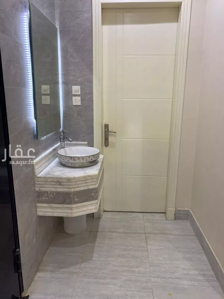 Floor for Sale in Riyadh Okaz 14