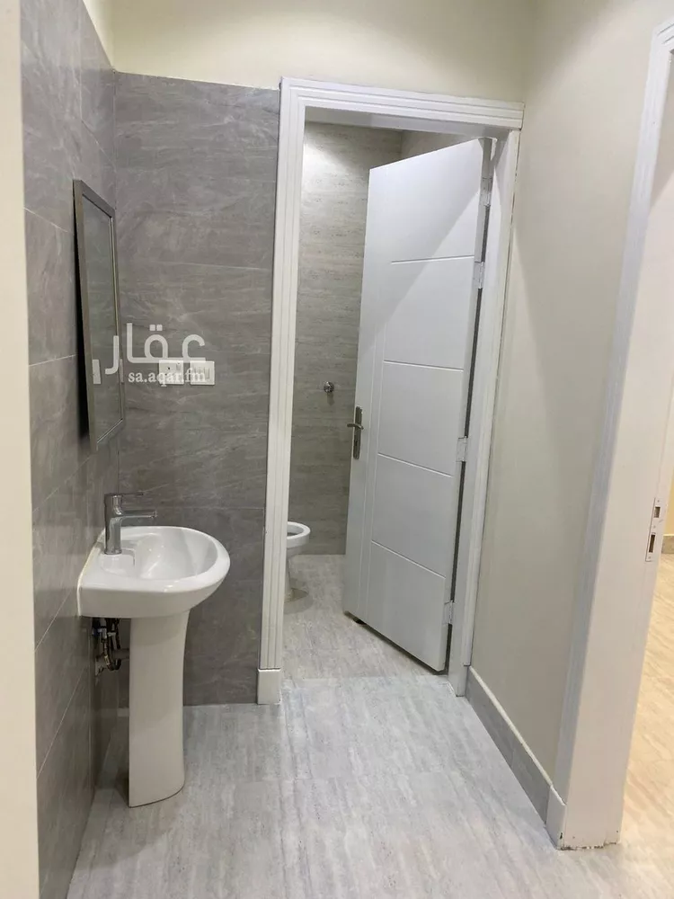 Floor for Sale in Riyadh Okaz 29