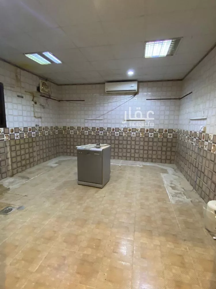 فيلا للبيع في شارع الدفاع, حي إشبيلية, مدينة الرياض, منطقة الرياض صورة 5
