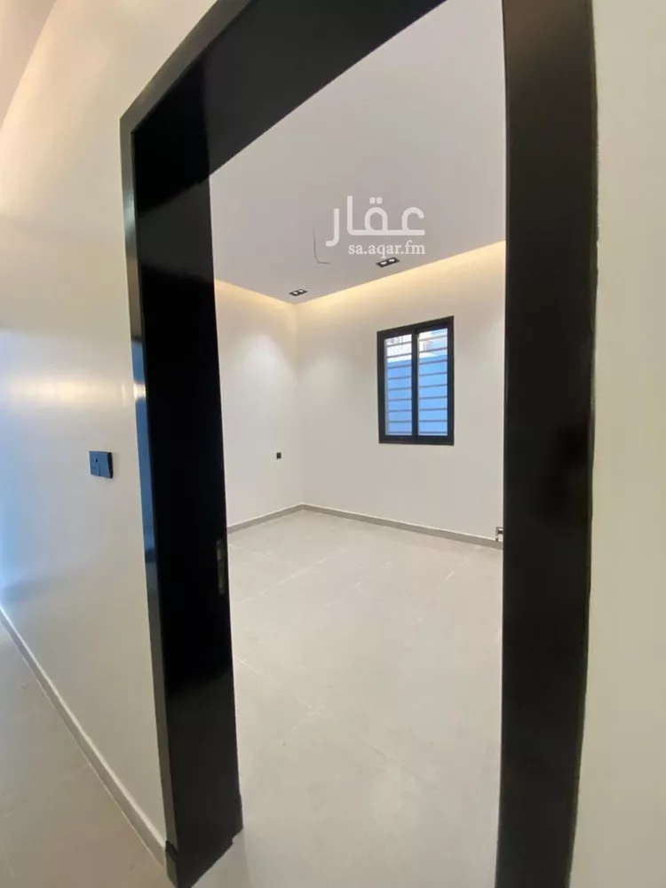 دور للبيع في شارع عبدالرحمن الزواوي, حي الزهور, مدينة أبها, منطقة عسير صورة 4