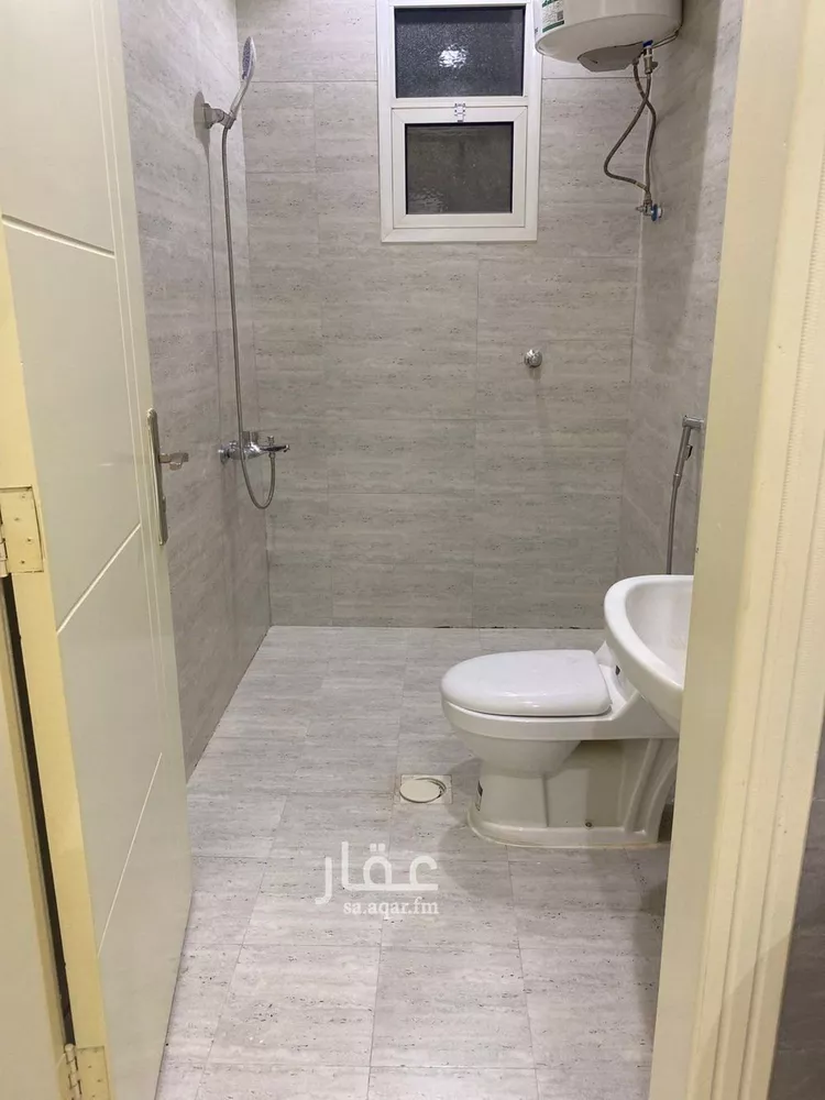 Floor for Sale in Riyadh Okaz 18
