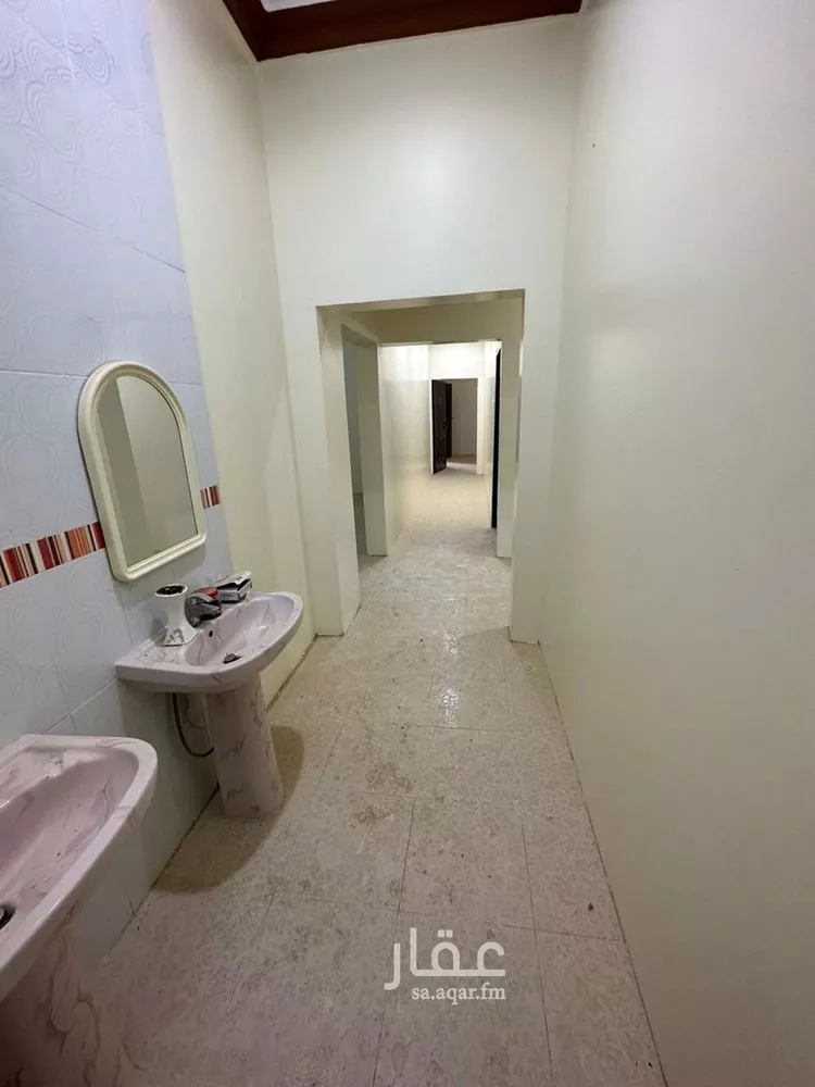 عمارة للبيع في شارع رزين ابن مالك ابن سلمة, حي السلامة, مدينة محائل, منطقة عسير 24