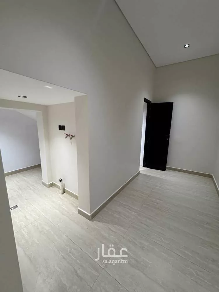 دور للبيع في شارع احمد محمد جمال, حي البيان, مدينة الرياض, منطقة الرياض صورة 4