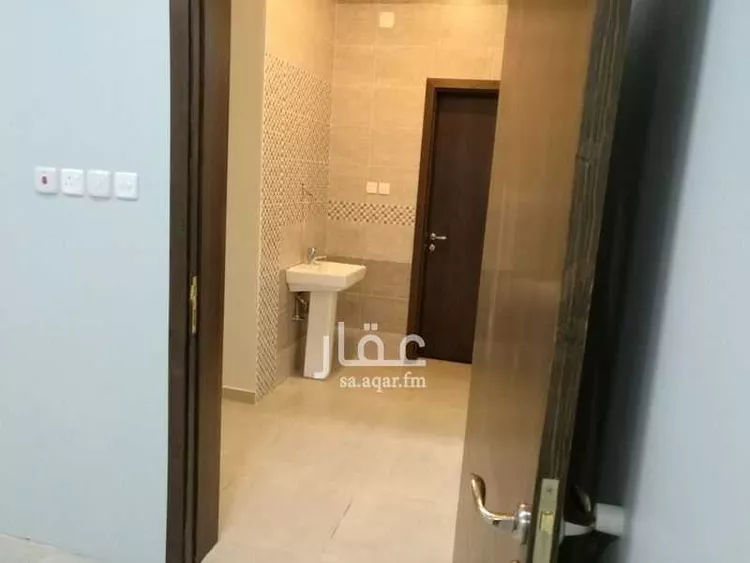 عمارة للبيع في شارع المخزومي, حي الأمير عبدالله, مدينة بيشة, منطقة عسير 9