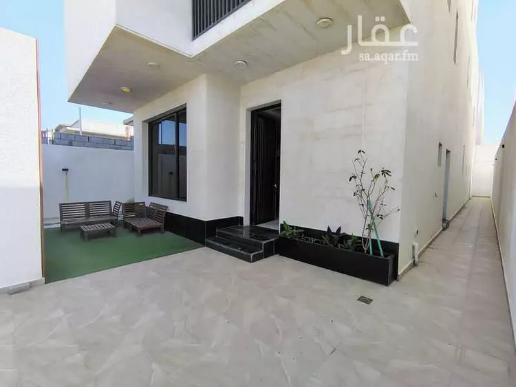 فيلا للبيع في شارع عبدالرحمن بن علقمة, حي المنتزة, مدينة الدمام, المنطقة الشرقية صورة 2