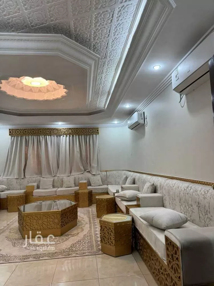 فيلا للبيع في شارع خالد بن الوليد ، حي الاندلس ، بقيق ، بقيق