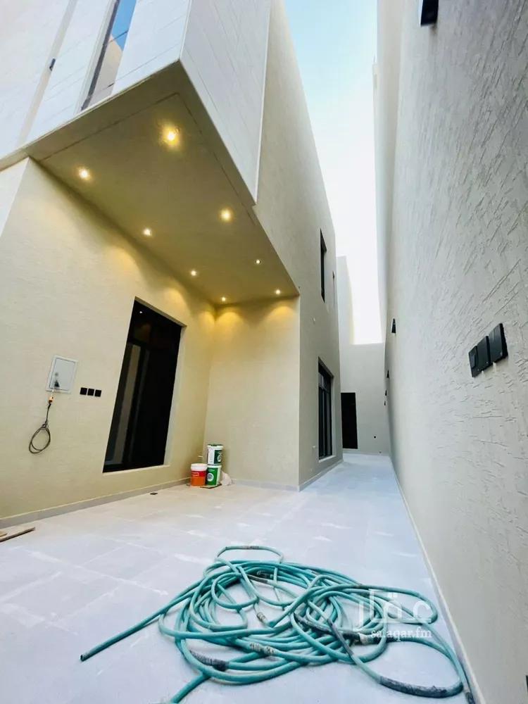 فيلا للبيع في شارع القاسم النويري, حي المهدية, مدينة الرياض, منطقة الرياض صورة 2