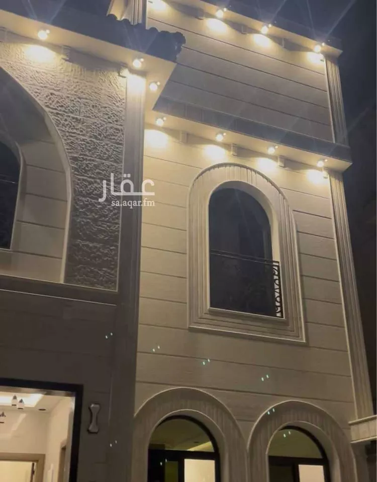 فيلا للبيع في شارع عبدالله ابن عقبة, حي الدفاع, مدينة المدينة المنورة, منطقة المدينة المنورة