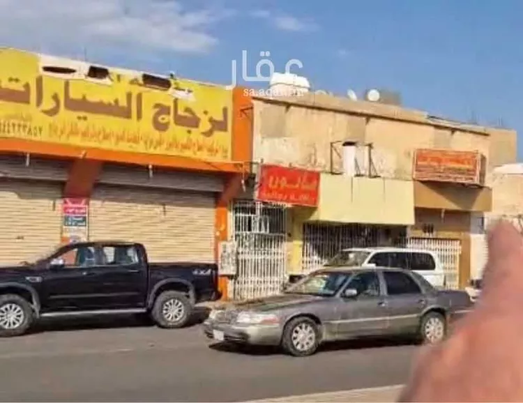 عمارة للبيع في شارع عمر بن الخطاب ، حي العزيزية القديمة ، تبوك ، منطقة تبوك