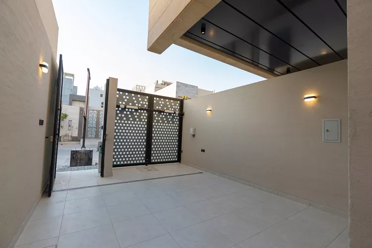 فيلا للبيع في شارع أحمد بن علي الزيات, حي القيروان, مدينة الرياض, منطقة الرياض 4