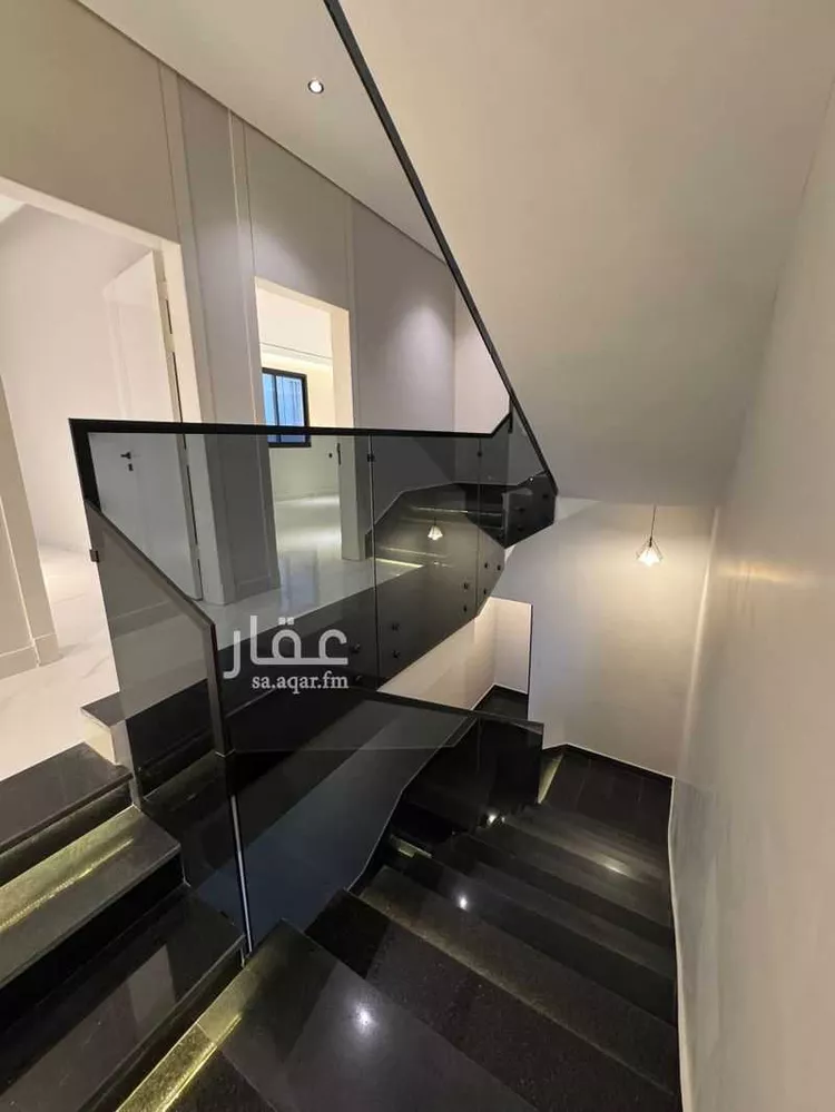 Floor for Sale in Riyadh Okaz 7