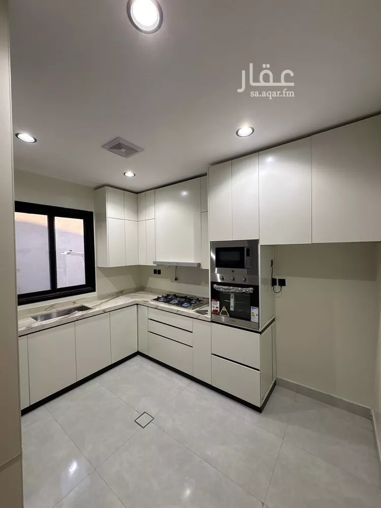 Floor for Sale in Riyadh Ar Rimal 7