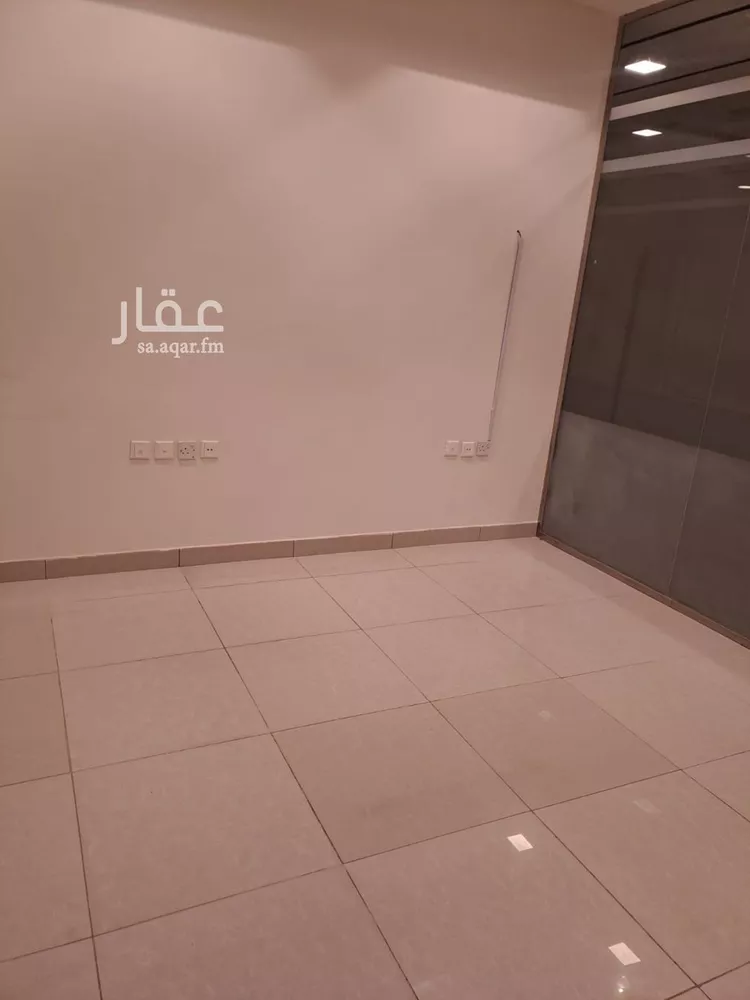 مكتب تجاري للإيجار في شارع طريق الملك عبدالعزيز, حي الياسمين, مدينة الرياض, منطقة الرياض صورة 4