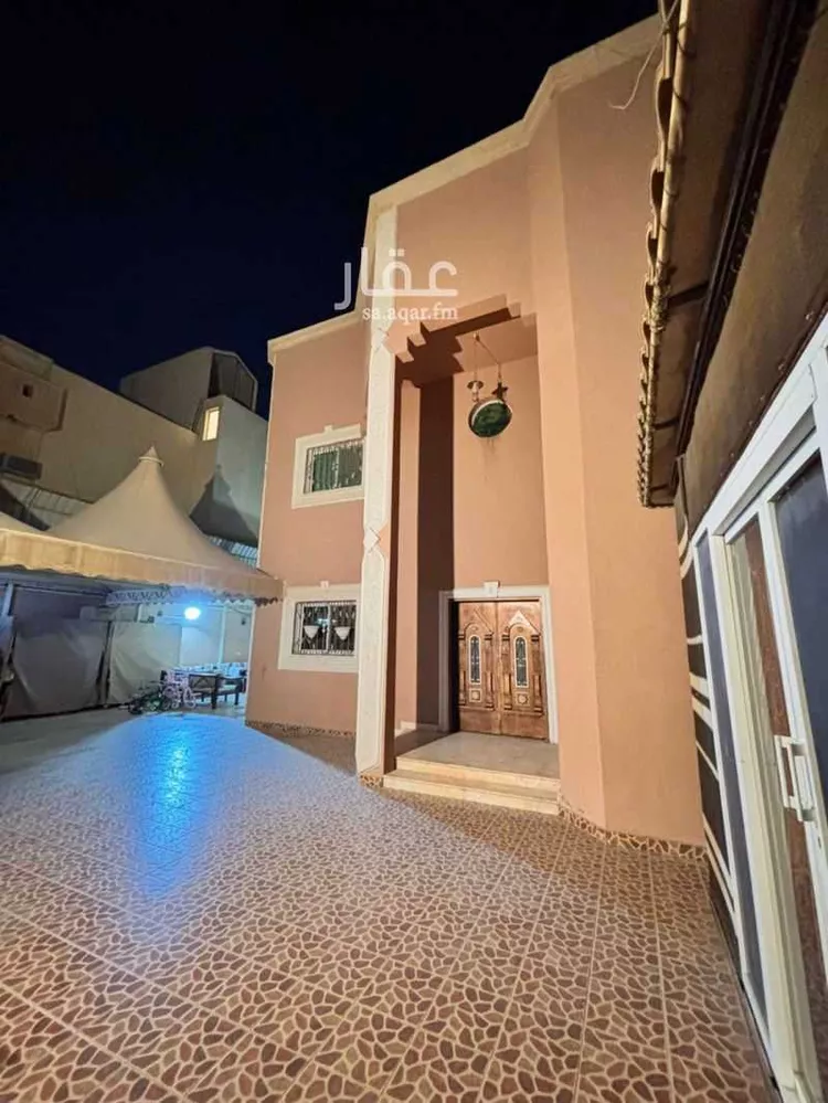 فيلا للبيع في شارع الطرفة, حي إشبيلية, مدينة الرياض, منطقة الرياض صورة 2