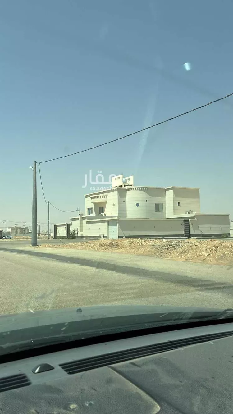 فيلا للبيع في شارع البراء بن مالك ، حي المصيف ، حوطة بني تميم ، حوطة بني تميم