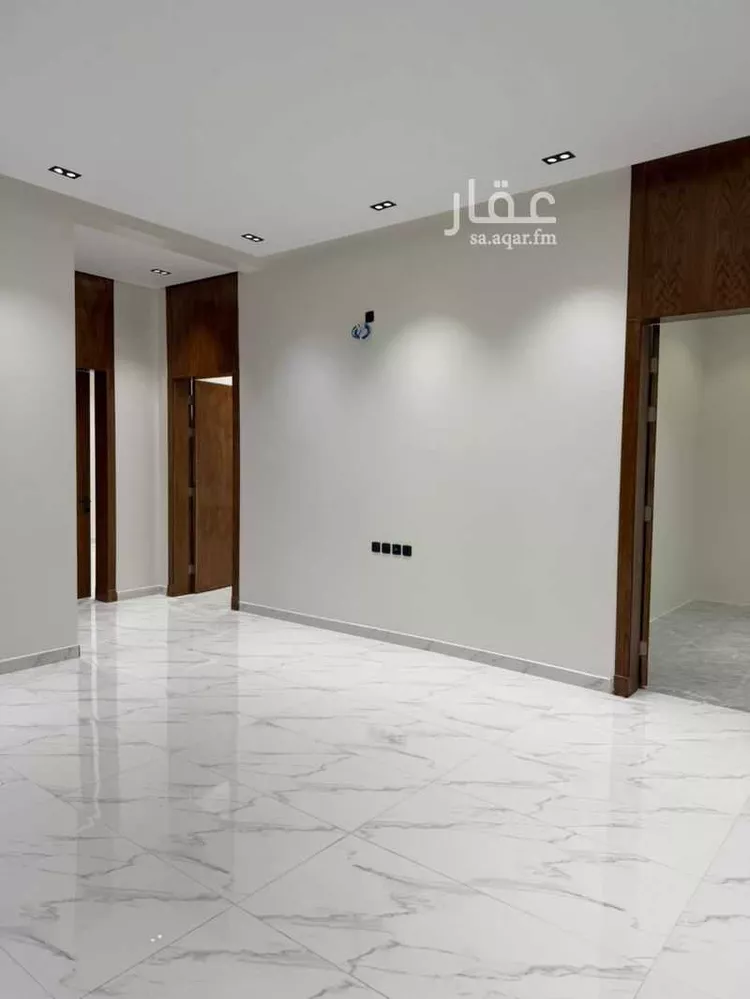 Floor for Sale in Riyadh Al Khaleej 8