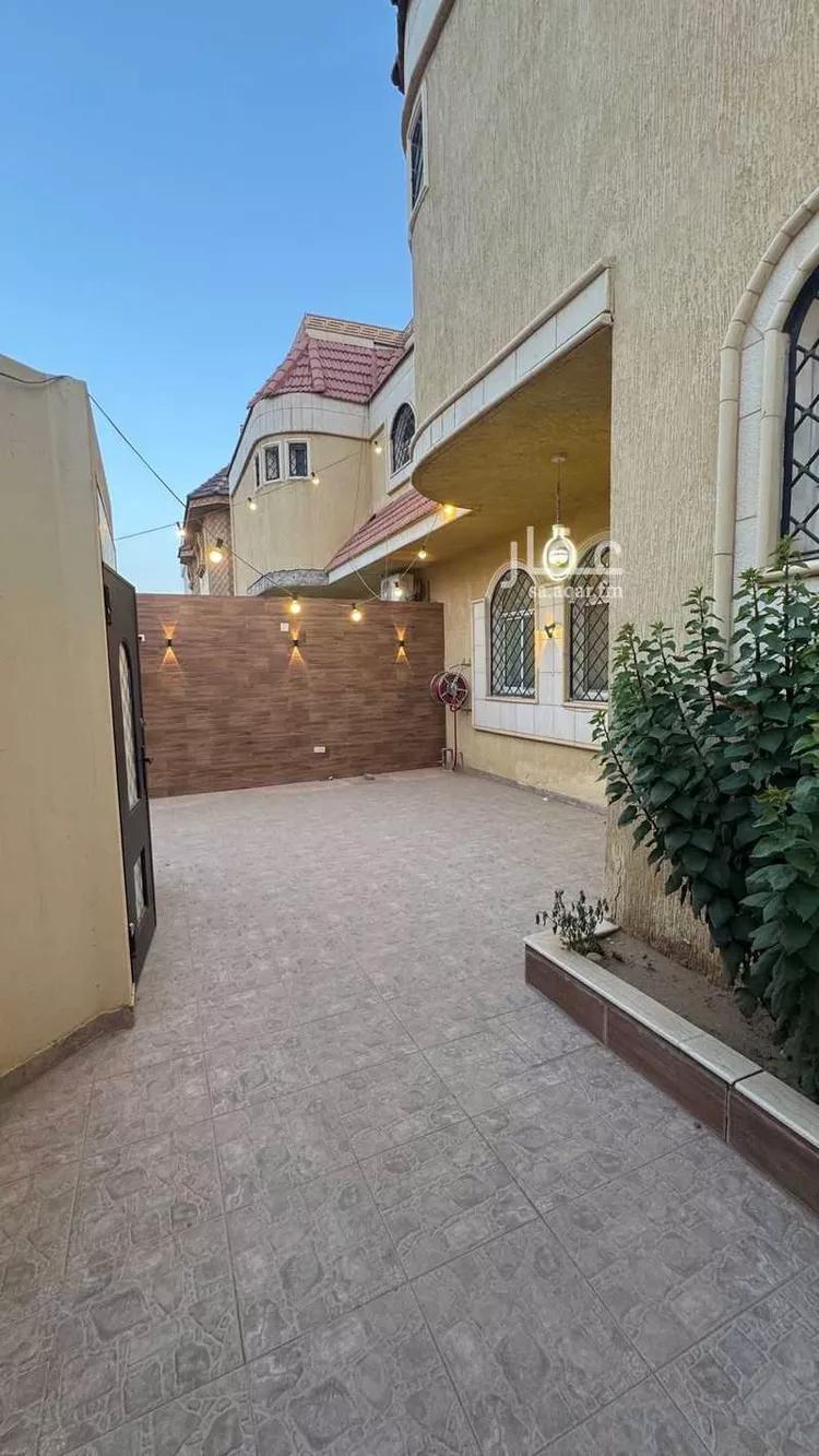 فيلا للبيع في شارع عامر بن مسعود, حي الإسكان, مدينة بريدة, منطقة القصيم صورة 3