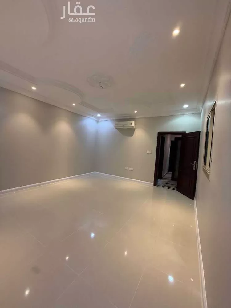 فيلا للبيع في شارع عبد الرحمن بن العباس, حي أحد, مدينة الدمام, المنطقة الشرقية صورة 2