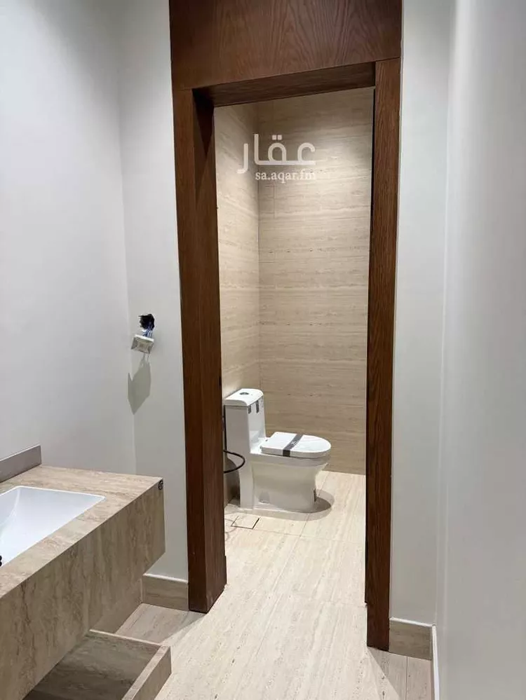Floor for Sale in Riyadh Al Janadriyah 6