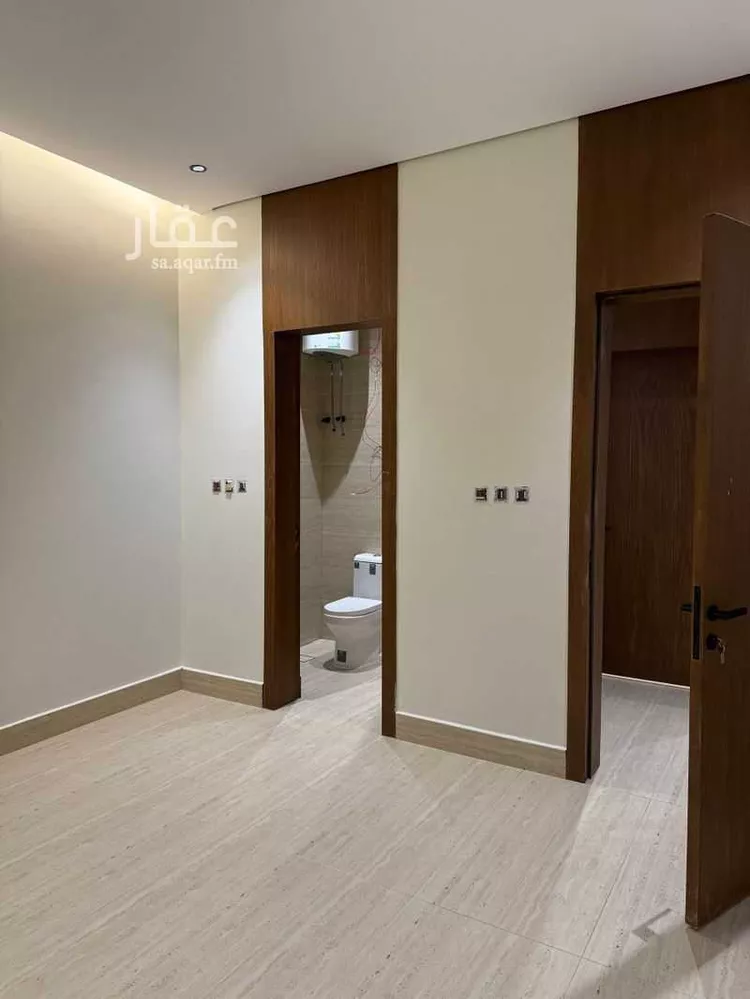 Floor for Sale in Riyadh Al Janadriyah 8
