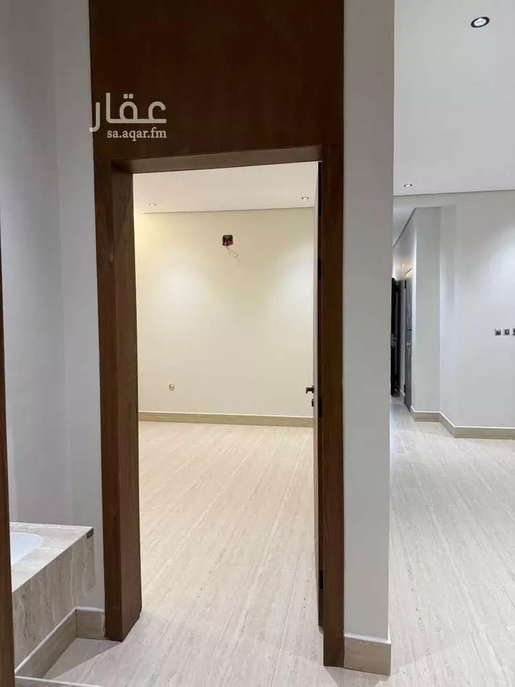 Floor for Sale in Riyadh Al Janadriyah 9