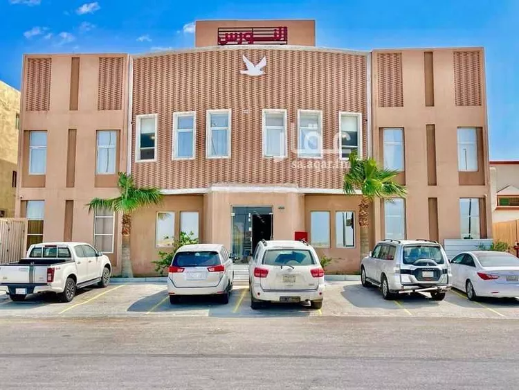 عمارة للبيع في شارع المهاجر بن أبي امية, حي طيبة, مدينة الدمام, المنطقة الشرقية صورة 2