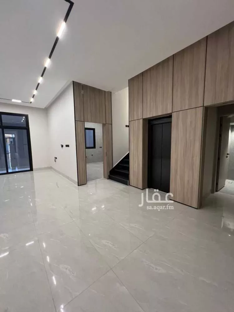 فيلا للبيع في شارع عيسى ابن سلمان خليفه, حي المعيزيلة, مدينة الرياض, منطقة الرياض 7