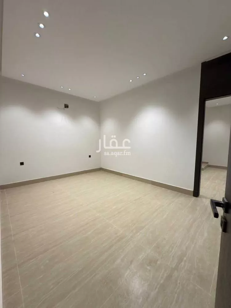 فيلا للبيع في شارع عائشة بنت ابي بكر, حي العريجاء الأوسط, مدينة الرياض, منطقة الرياض صورة 4