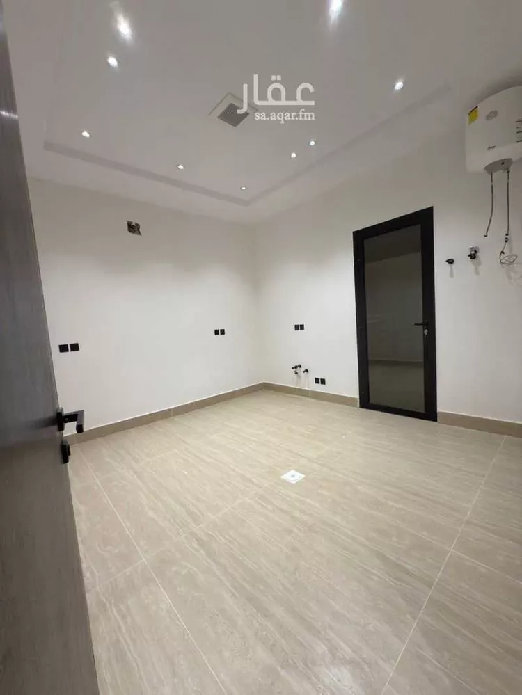 فيلا للبيع في شارع عائشة بنت ابي بكر, حي العريجاء الأوسط, مدينة الرياض, منطقة الرياض صورة 3