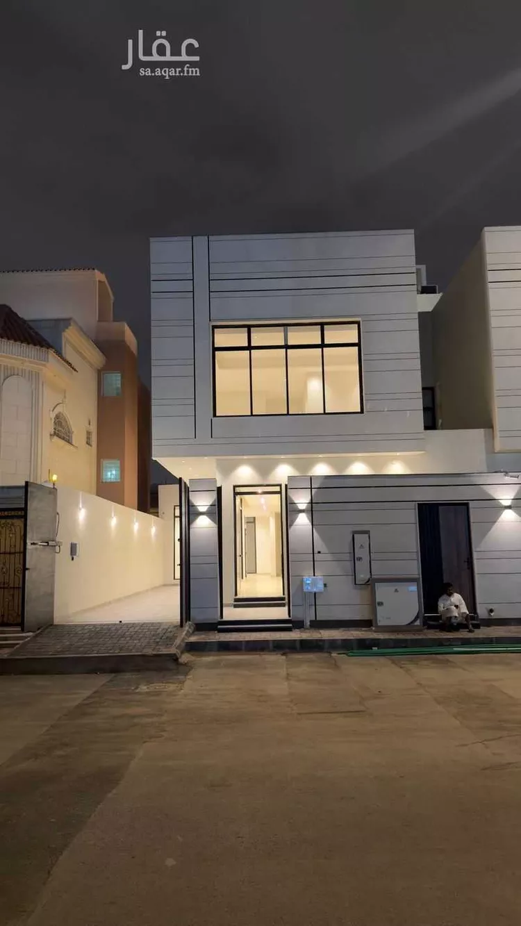 فيلا للبيع في شارع علي بن عبدالكريم, حي إشبيلية, مدينة الرياض, منطقة الرياض