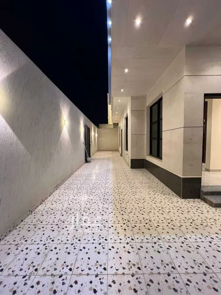 فيلا للبيع في شارع الشيخ خليفة بن حمد آل ثاني, حي المعيزيلة, مدينة الرياض, منطقة الرياض صورة 3