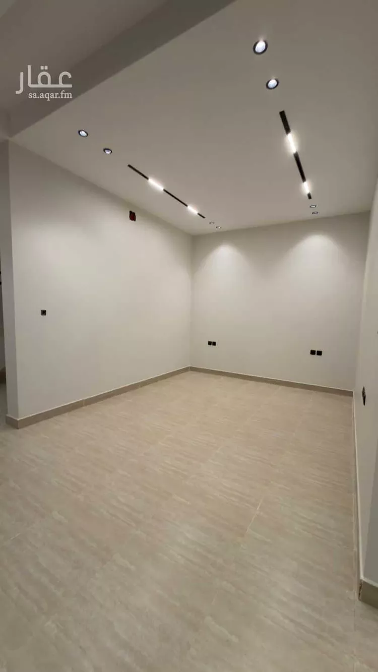 فيلا للبيع في شارع علي بن عبدالكريم, حي إشبيلية, مدينة الرياض, منطقة الرياض صورة 5