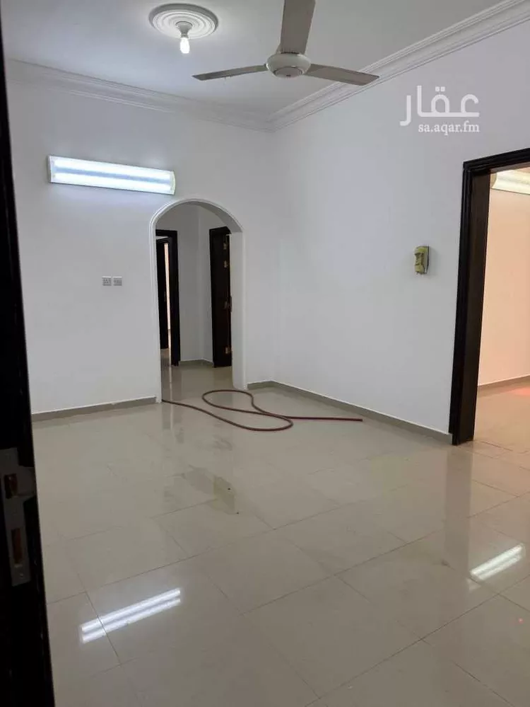 شقة للإيجار في شارع 3000558, حي السوق, مدينة الباحة, منطقة الباحة