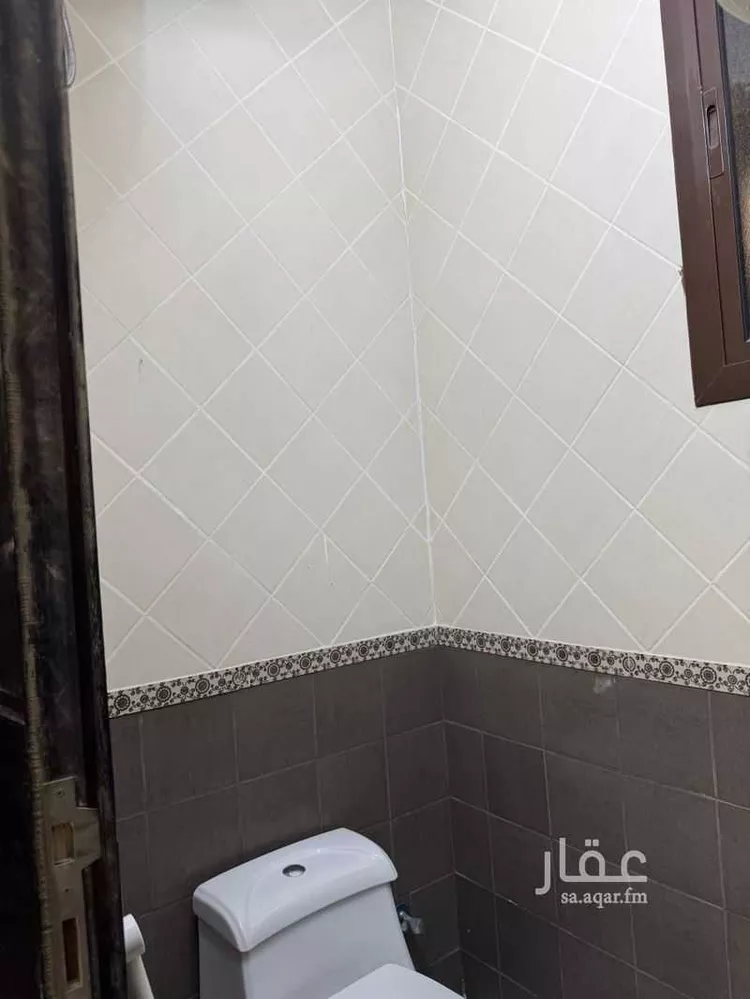 شقة للإيجار في شارع 3000558, حي السوق, مدينة الباحة, منطقة الباحة 24
