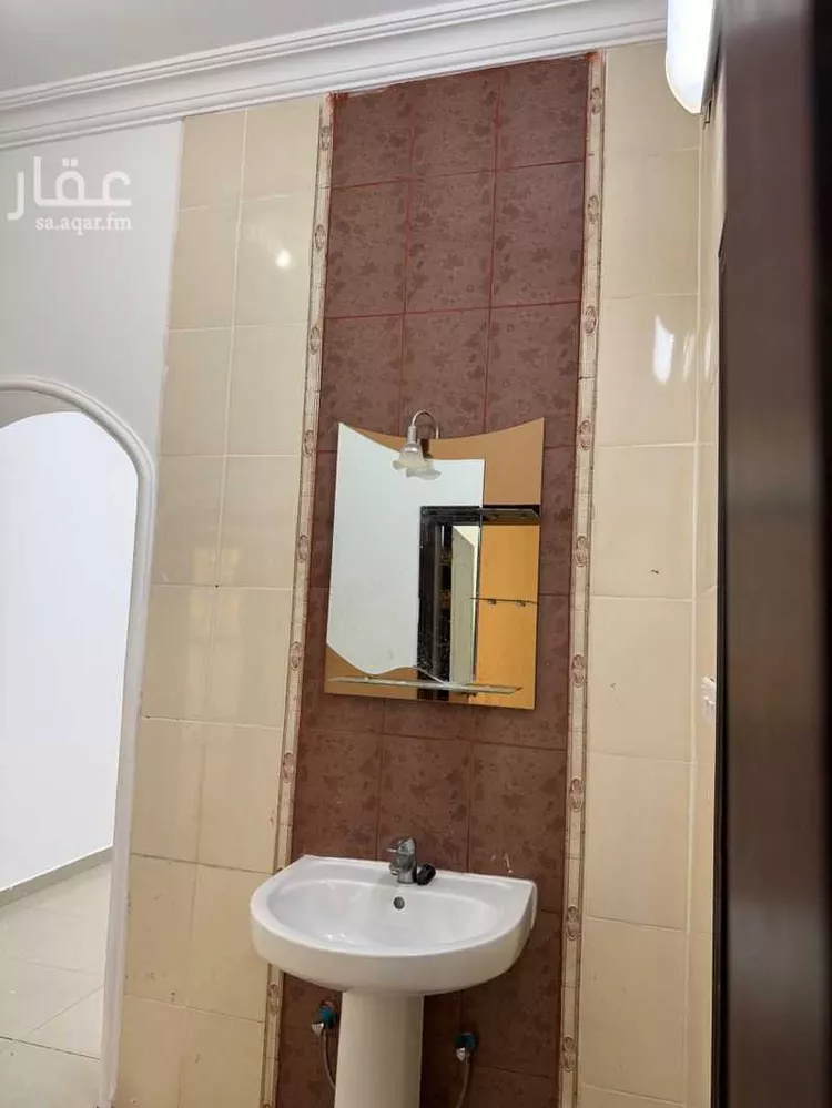 شقة للإيجار في شارع 3000558, حي السوق, مدينة الباحة, منطقة الباحة 22