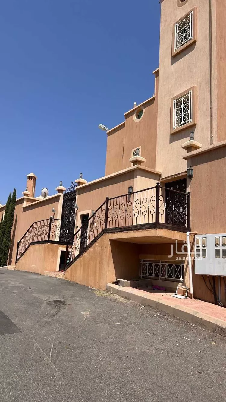 عمارة للبيع في شارع الطرماح بن حكيم, حي البديع, مدينة ابها, منطقة عسير صورة 2