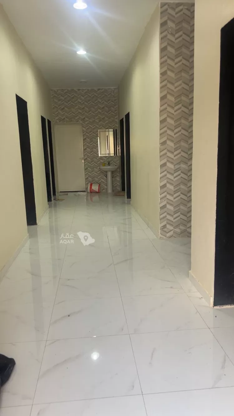 Floor for Rent in Muhayil Al Huliah East 8