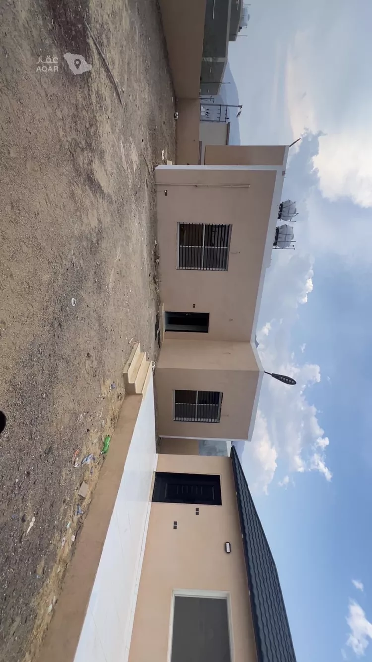 Floor for Rent in Muhayil Al Huliah East 5