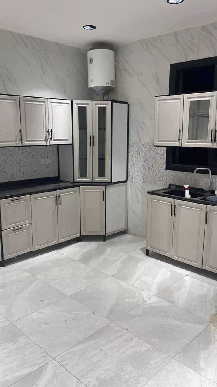 Floor for Rent in Riyadh Al Maizilah 10