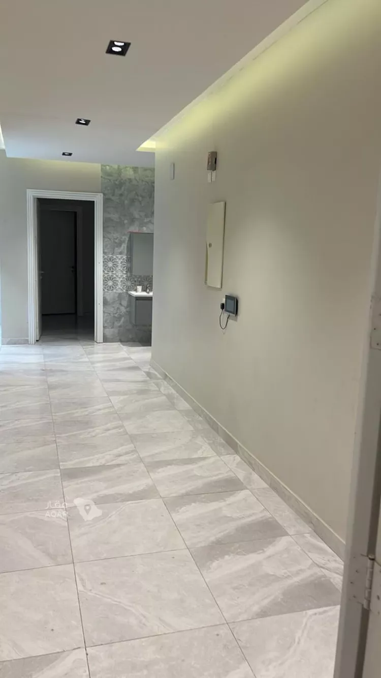 Floor for Rent in Riyadh Al Maizilah 11