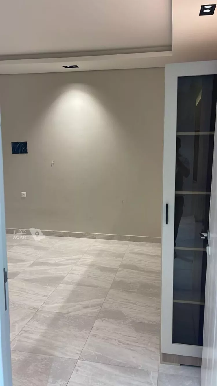 Floor for Rent in Riyadh Al Maizilah 8