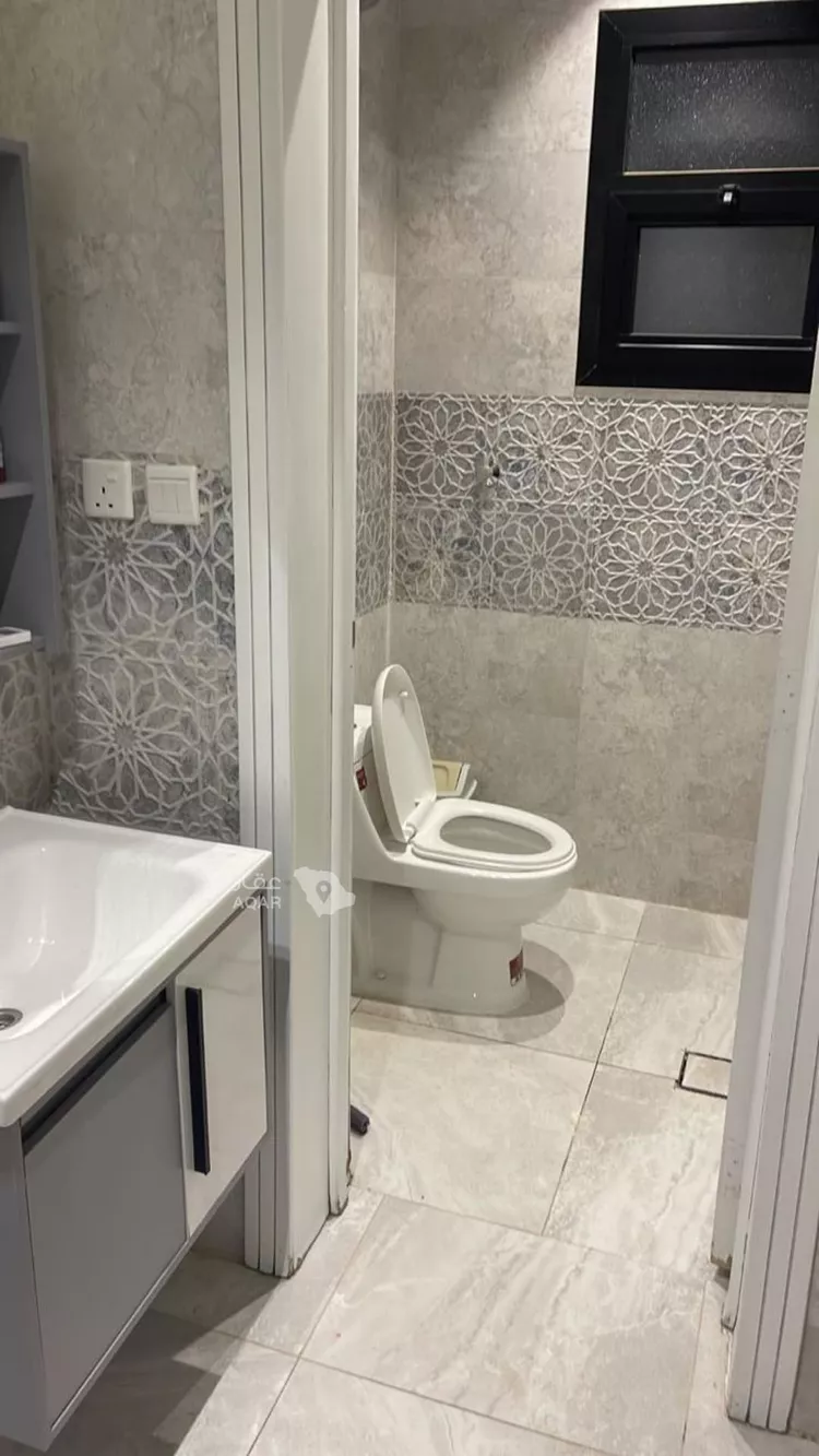 Floor for Rent in Riyadh Al Maizilah 12
